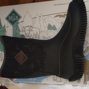 New in box muck boots kids hale black/ linear camo sz 1